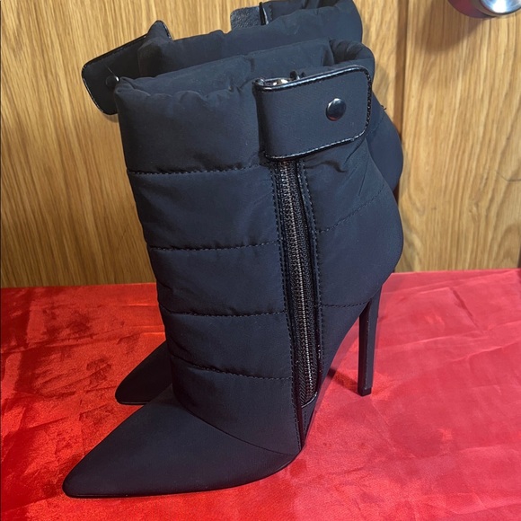 Jennifer Lopez Black Quilted Heeled Boots - Picture 1 of 5